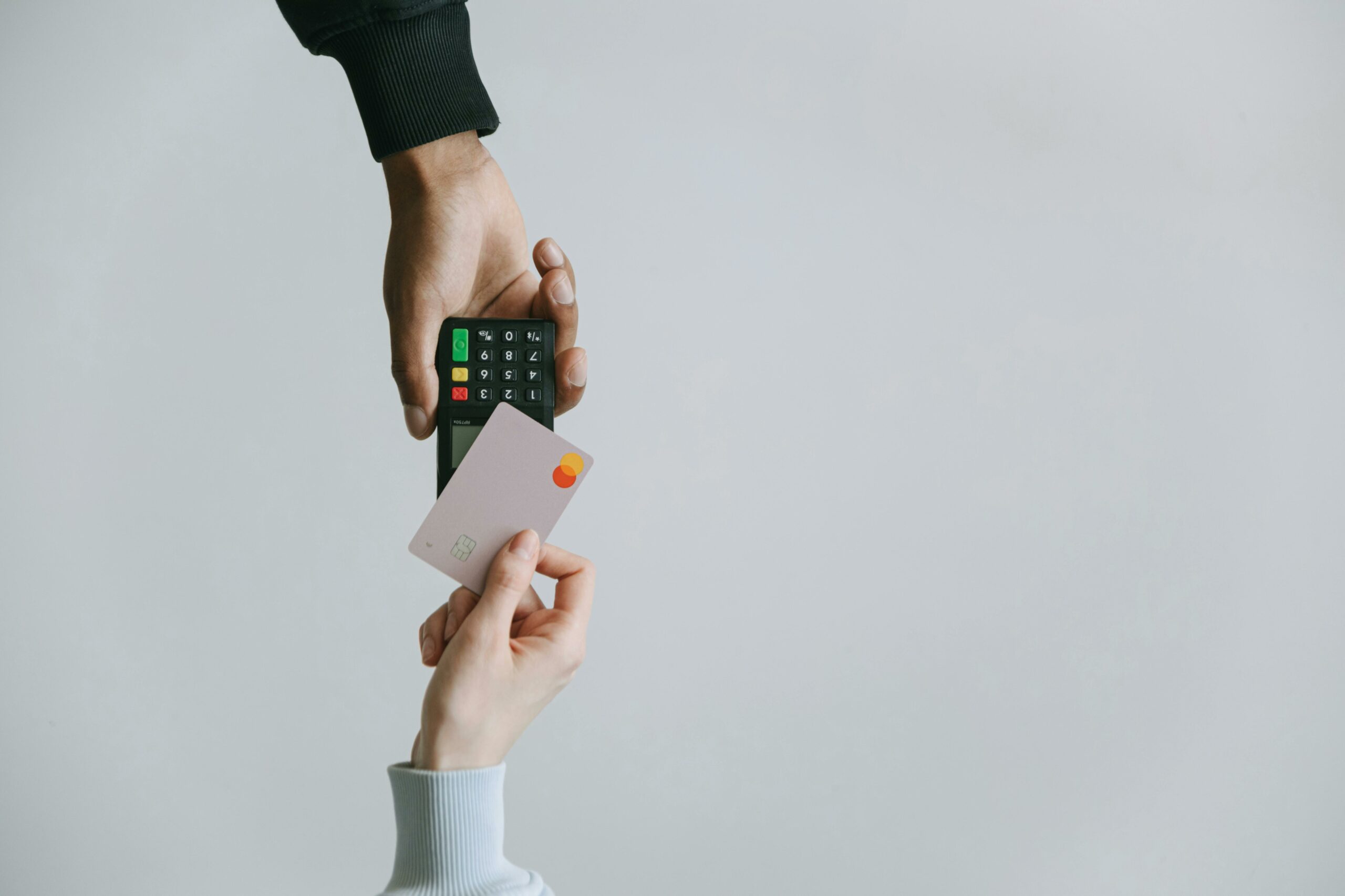 Traveler making a payment with a contactless card, a convenient transaction option while on the go, a perfect fit for side hustles for travelers.